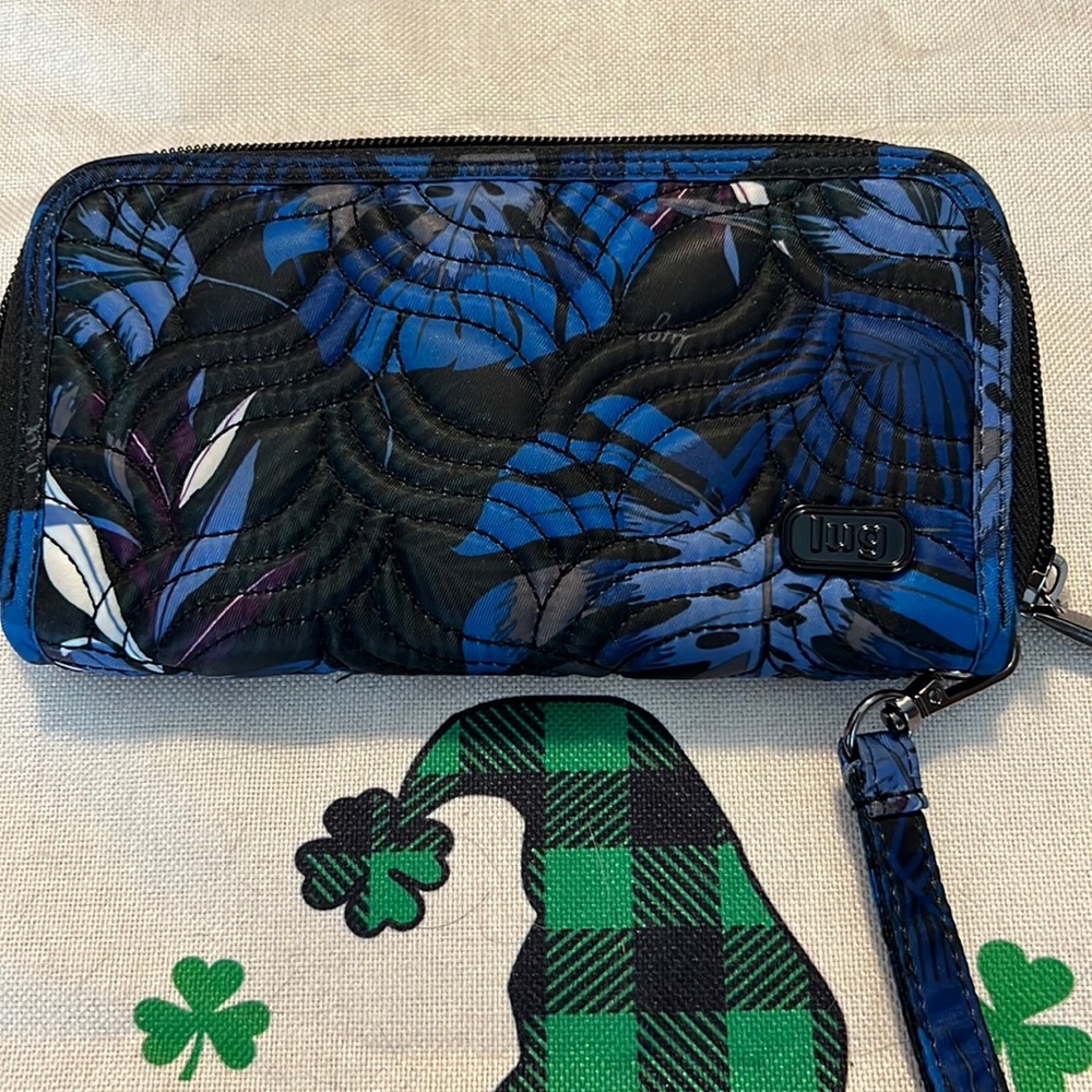 Lug wristlet